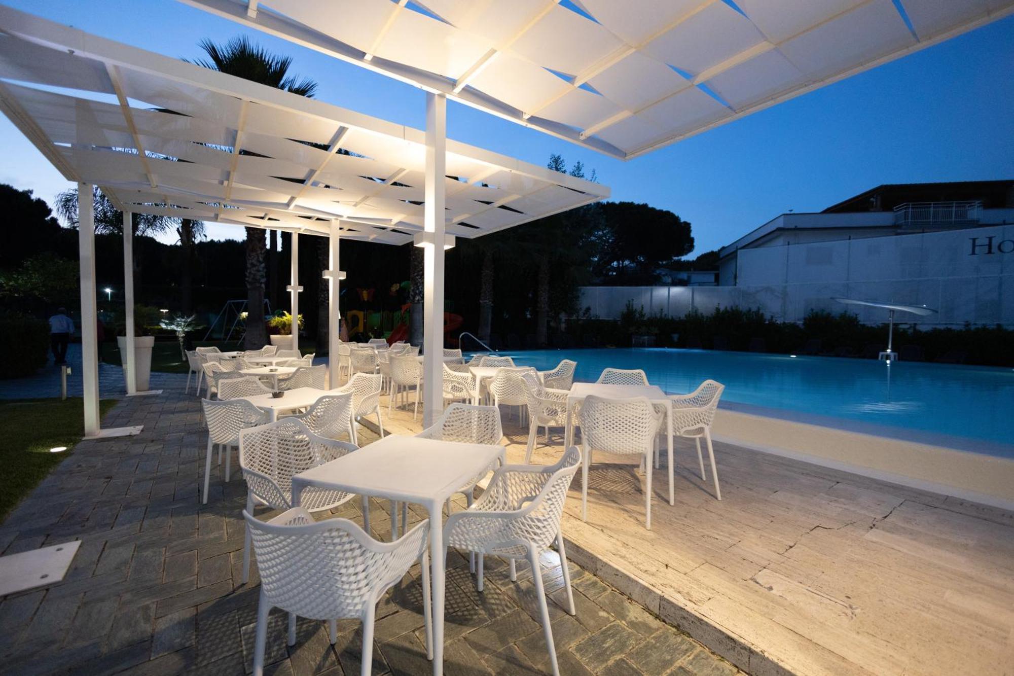 Hotel Le Palme Паестум Екстериор снимка
