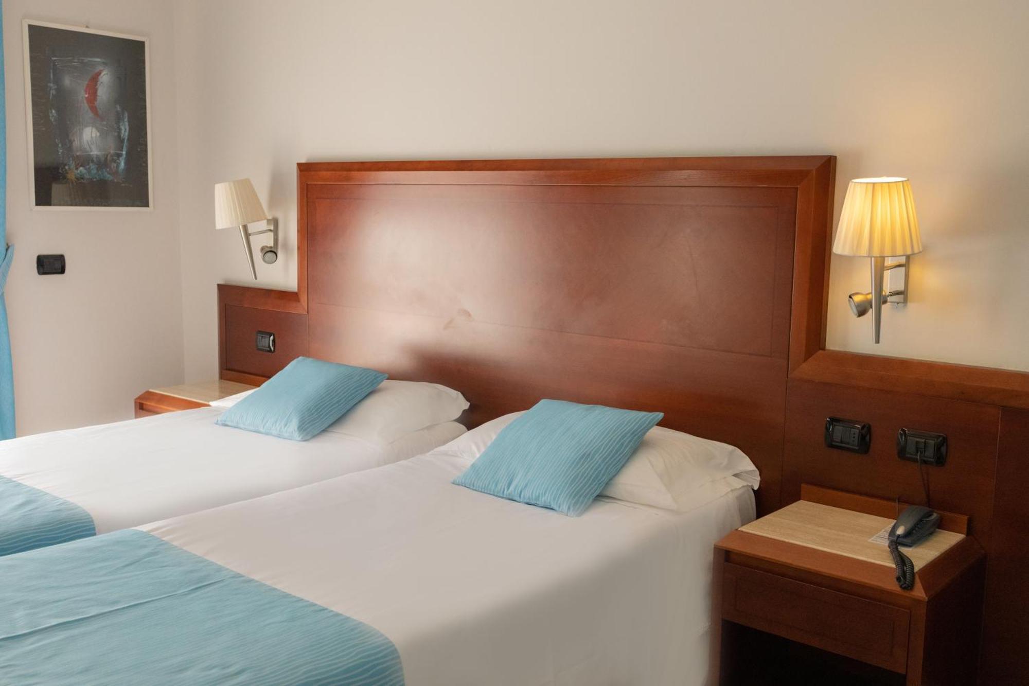 Hotel Le Palme Паестум Екстериор снимка