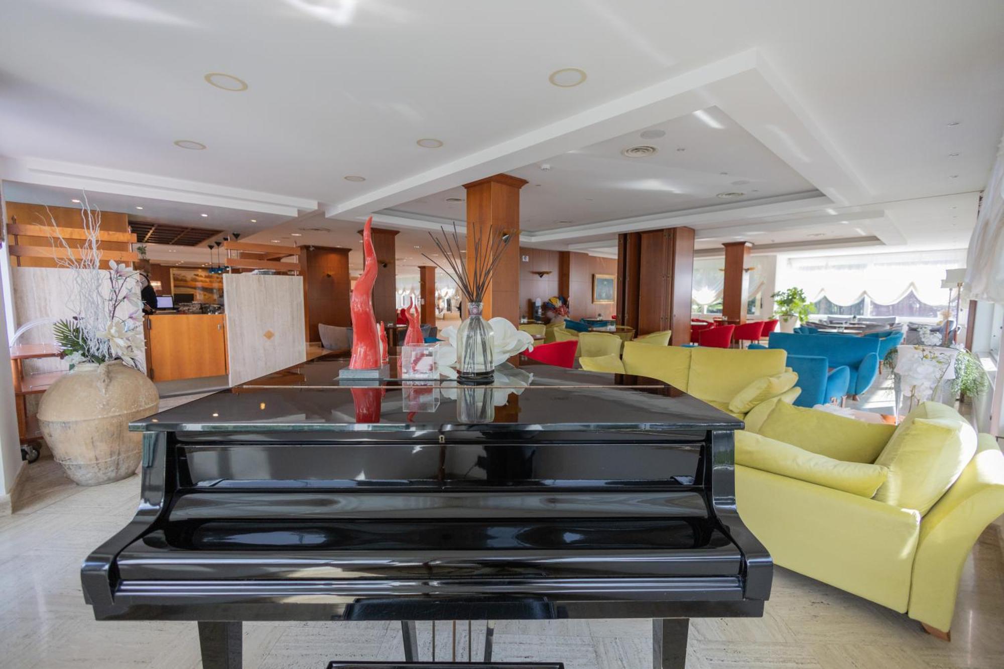 Hotel Le Palme Паестум Екстериор снимка