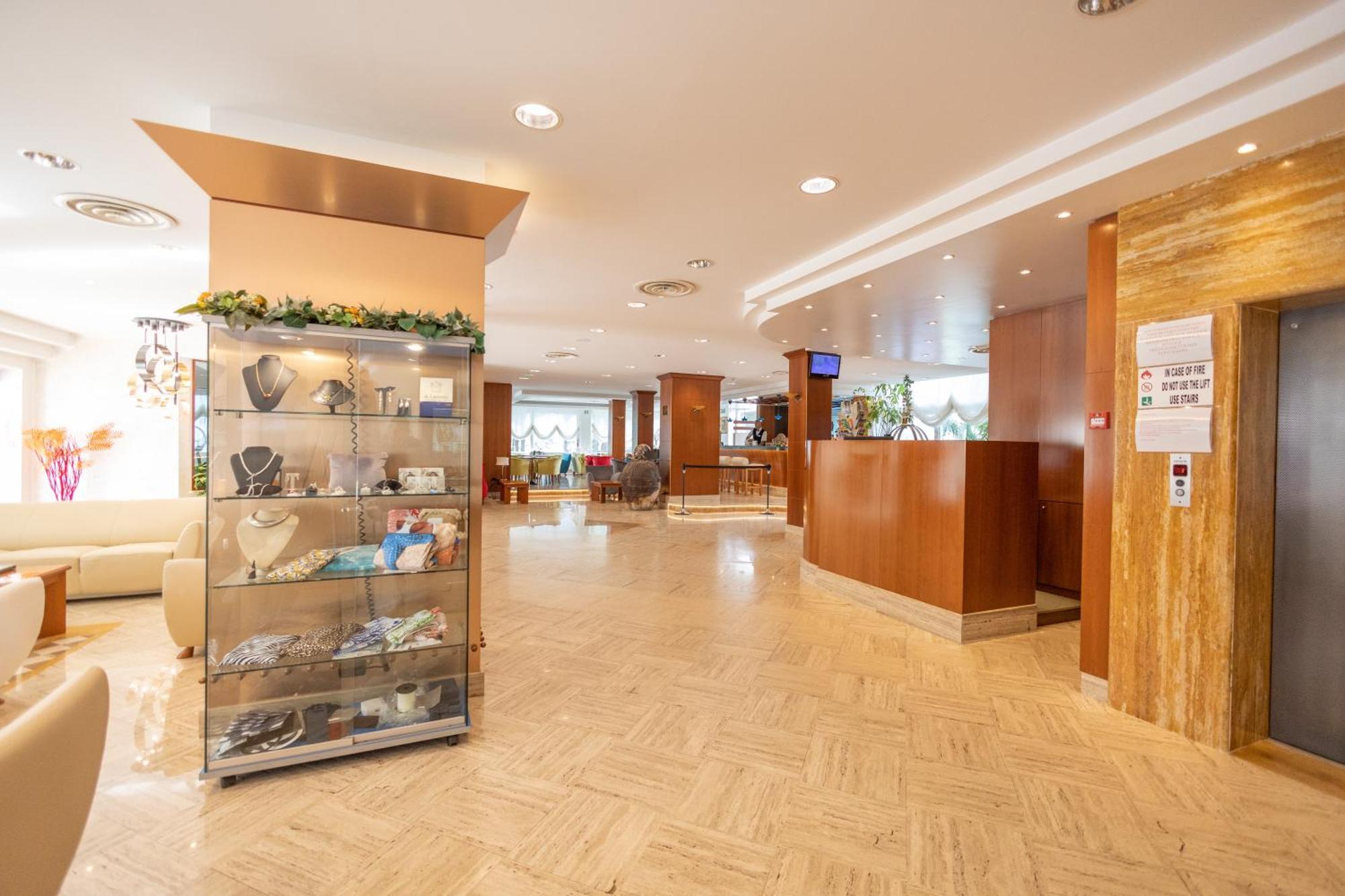 Hotel Le Palme Паестум Екстериор снимка