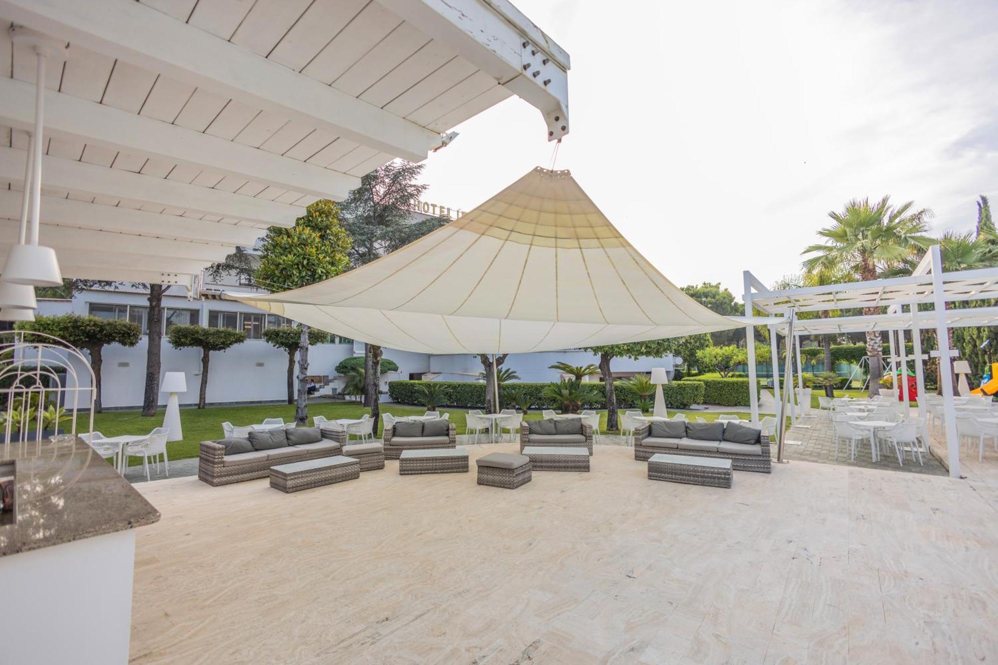 Hotel Le Palme Паестум Екстериор снимка