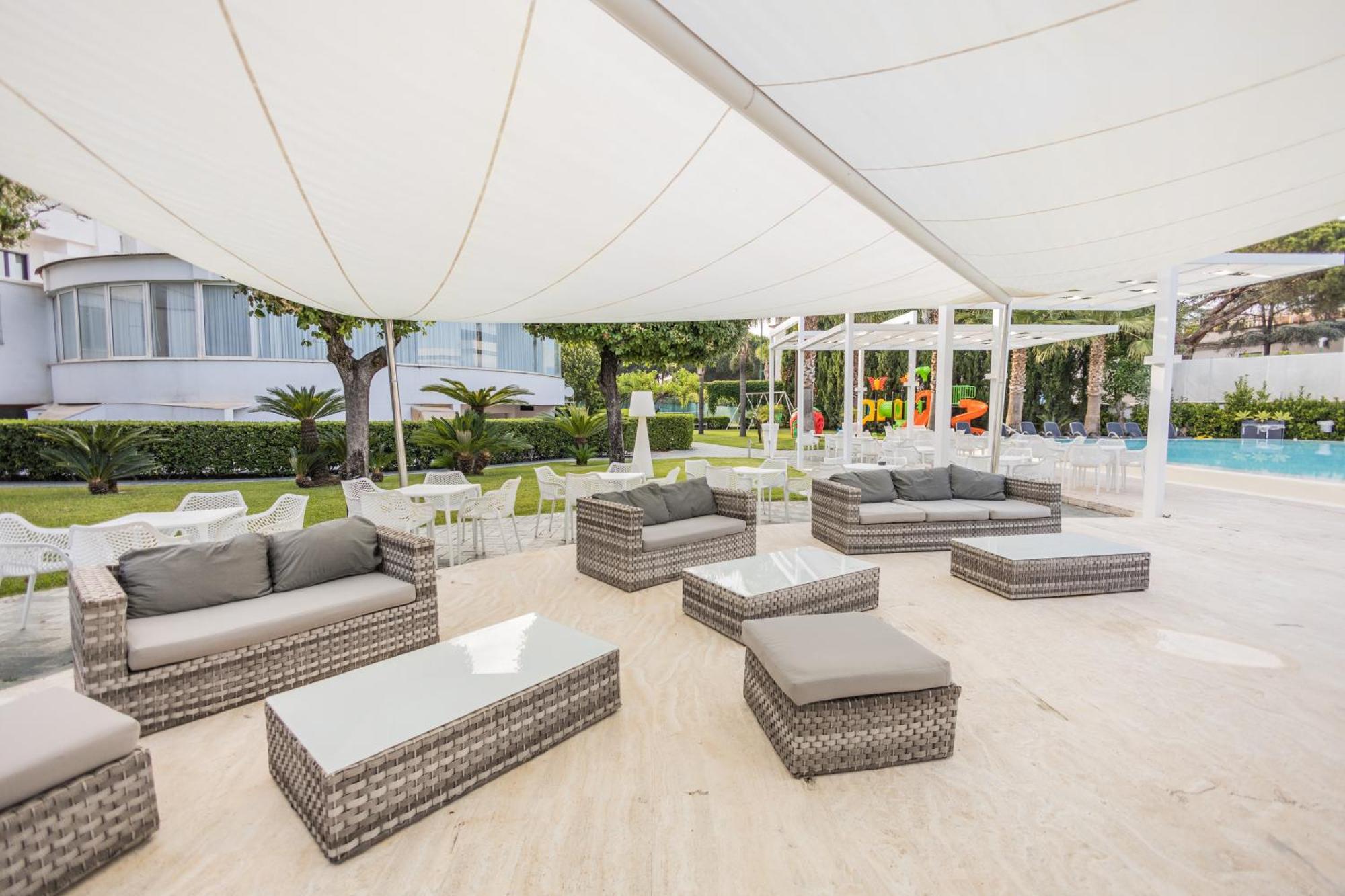 Hotel Le Palme Паестум Екстериор снимка