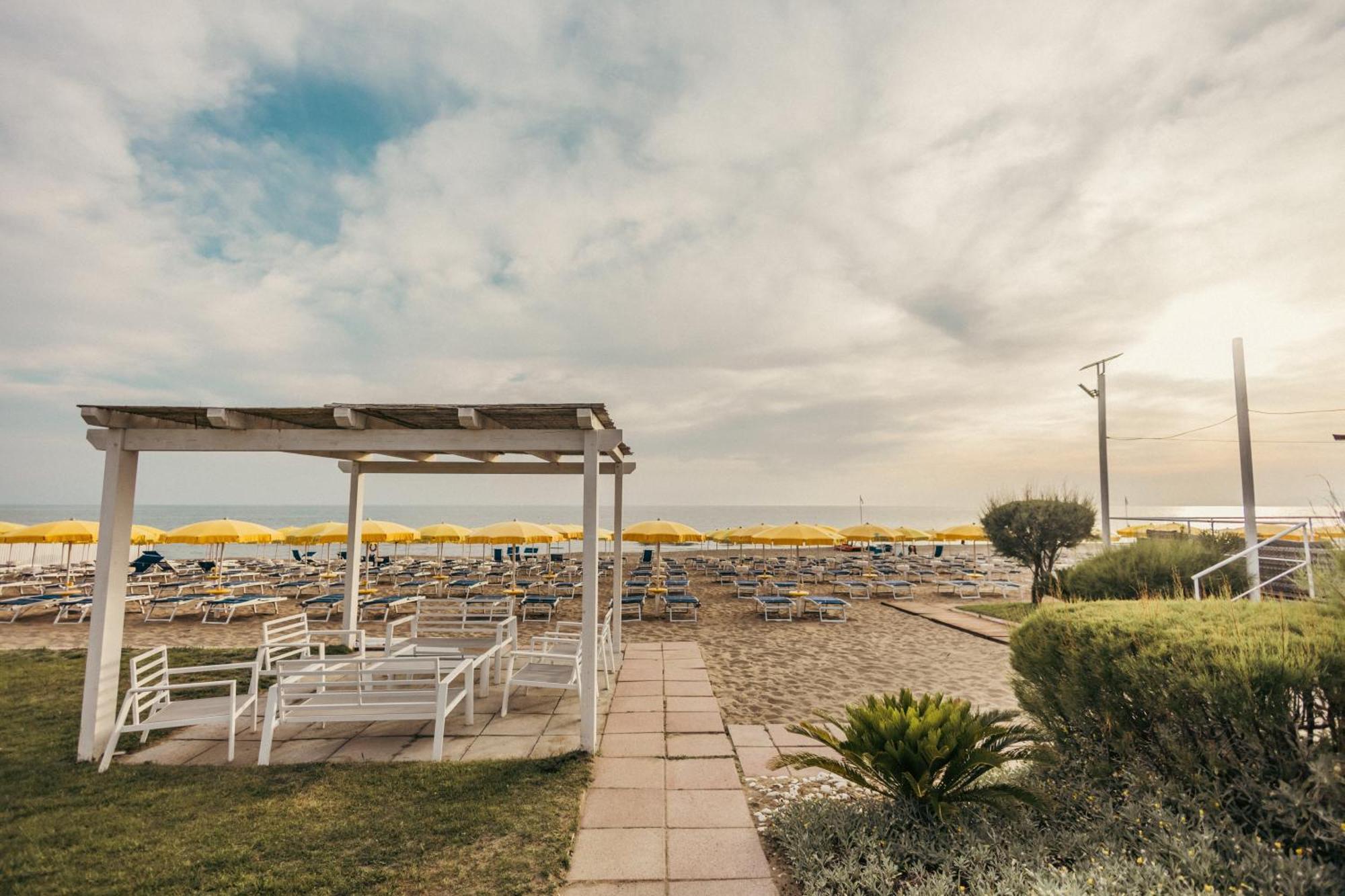 Hotel Le Palme Паестум Екстериор снимка